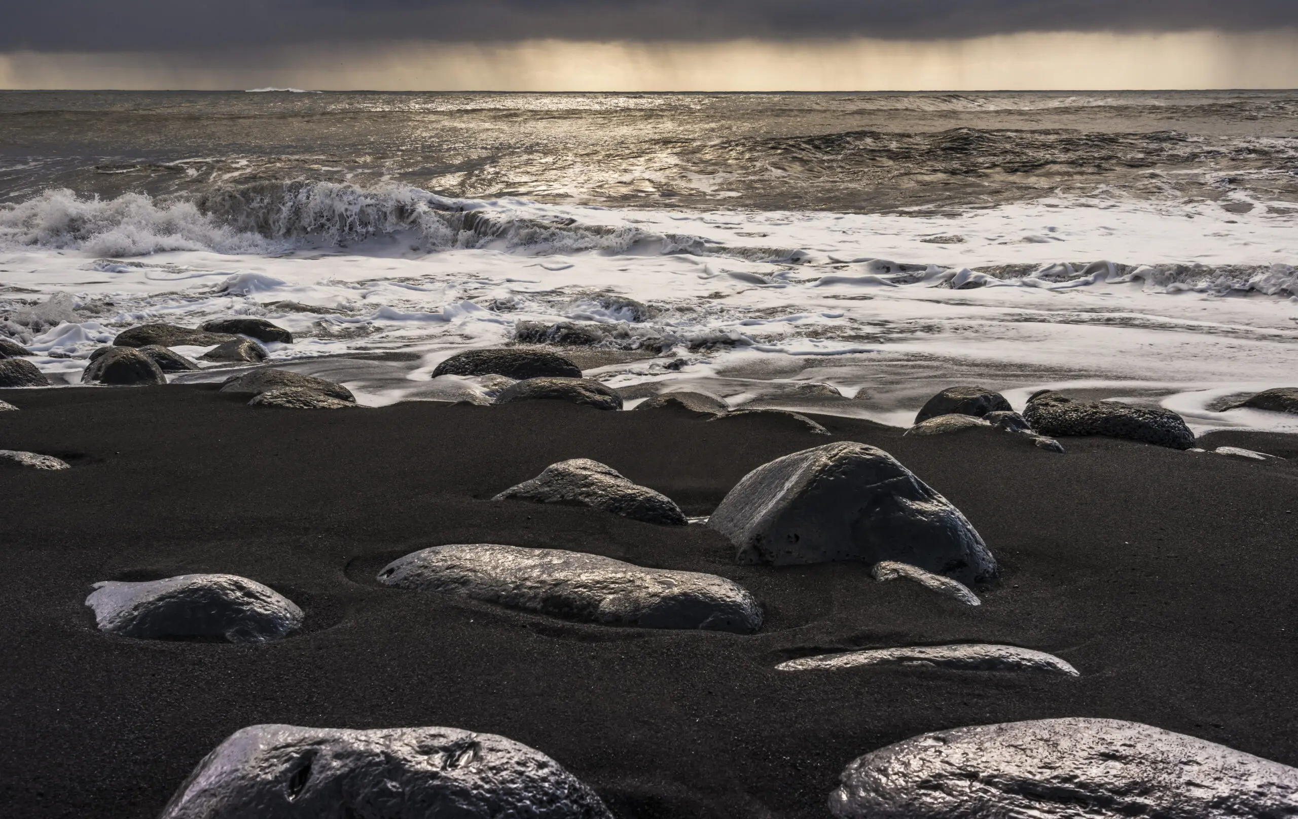 Wandbild (117) Black beach präsentiert: Wasser,Landschaften,Strände,Gewässer,Meere