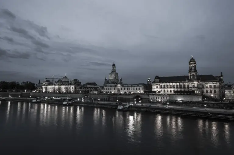 (281) Dresden2 präsentiert: Architektur, Sehenswürdigkeiten, Wasser, Wasserspiegelungen
