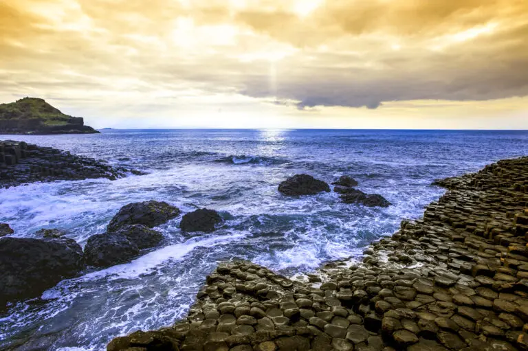  (618) Giant Causeway präsentiert:  