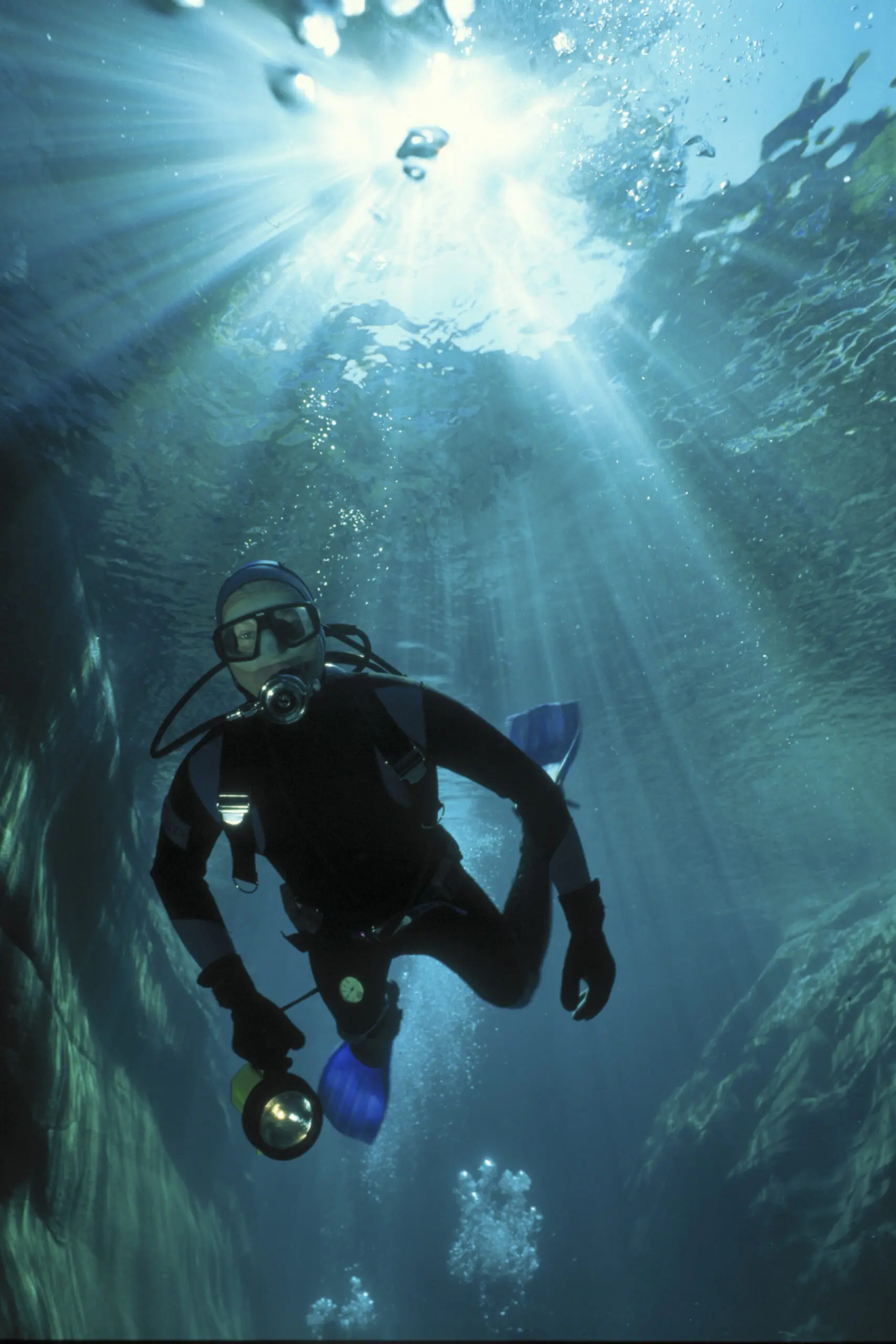 Wandbild (645) Blue deep präsentiert: Aktion-Bewegung,Menschen,Wasser,Männer,Tauchen,Unterwasser