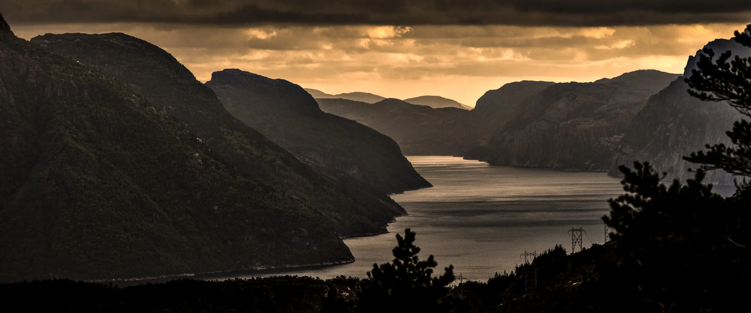 Wandbild (1172) Lysefjord präsentiert: Wasser,Landschaften,Berge,Bäche und Flüsse
