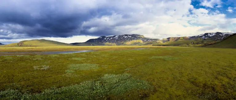  (1240) Islandic präsentiert: Berge, Landschaften