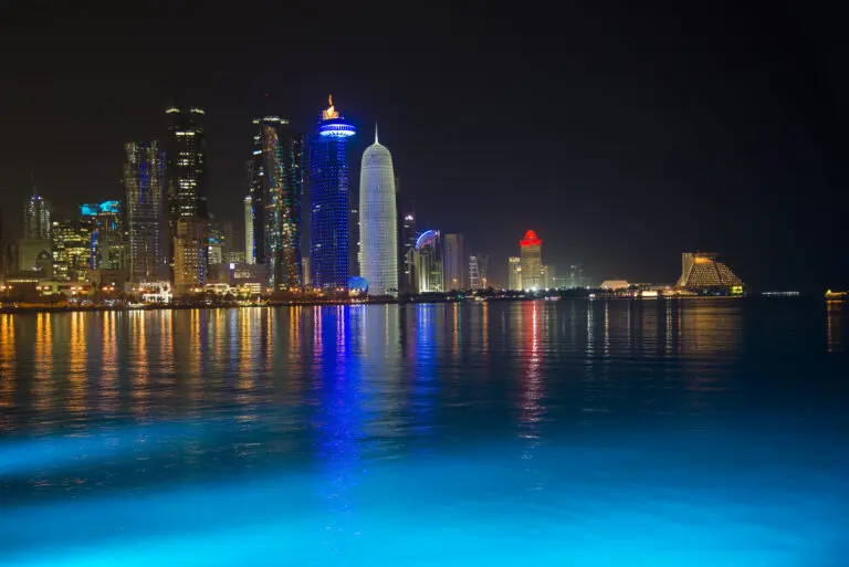  (2164) Blue Qatar Skyline präsentiert: Architektur, Skylines