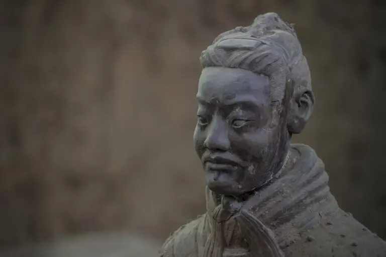  (2223) Chinese Warrior präsentiert: Architektur, Detailaufnahmen