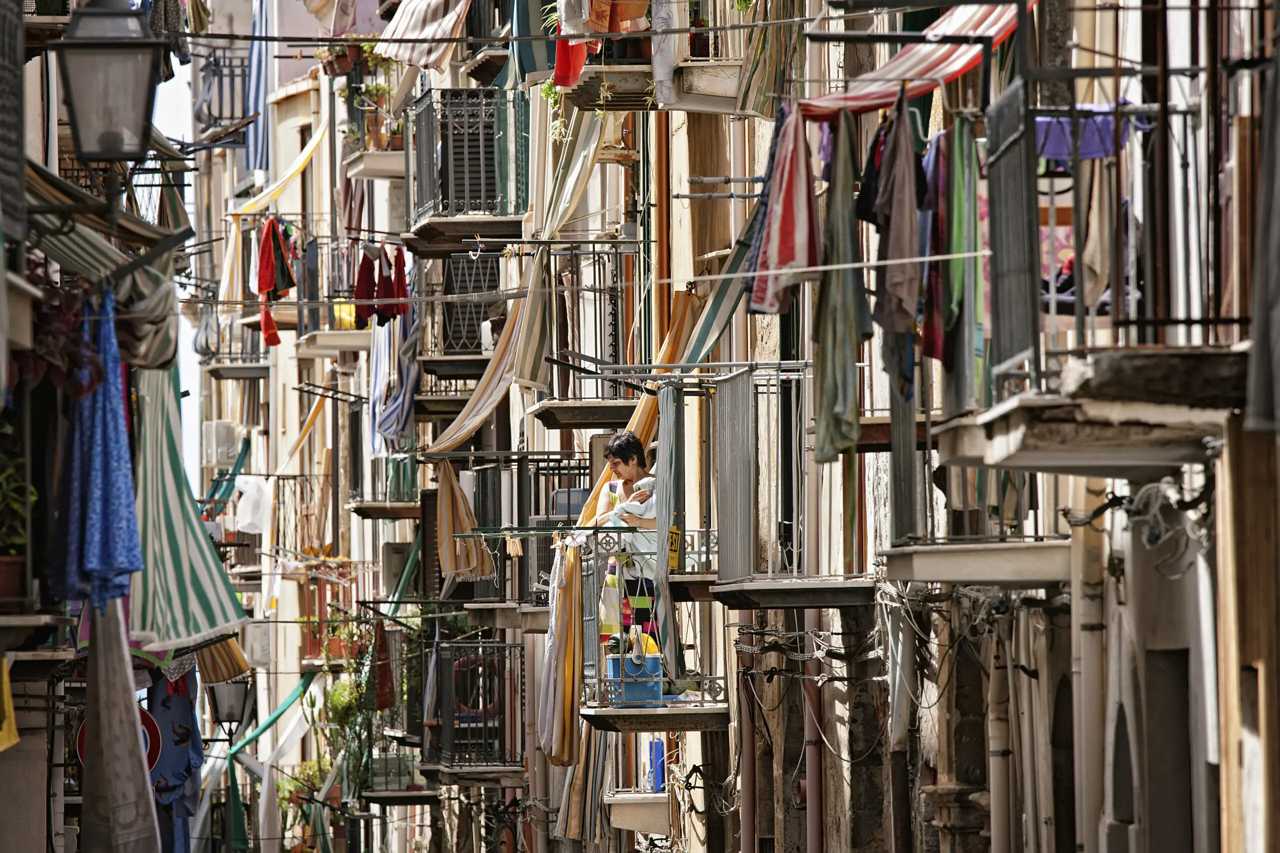 Wandbild (2634) Human’s clothes präsentiert: Menschen,Architektur,Detailaufnahmen,Häuser,Frauen