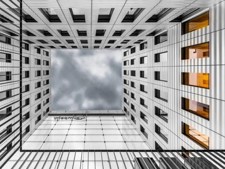  (2662) Busy first floor präsentiert: Architektur, Häuser