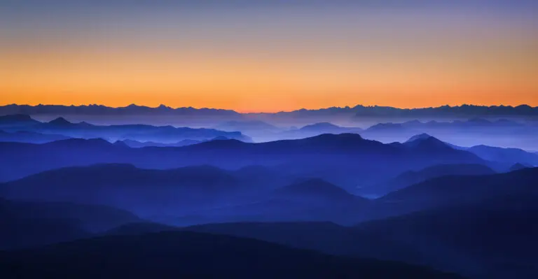  (2702) Misty Mountains präsentiert:  
