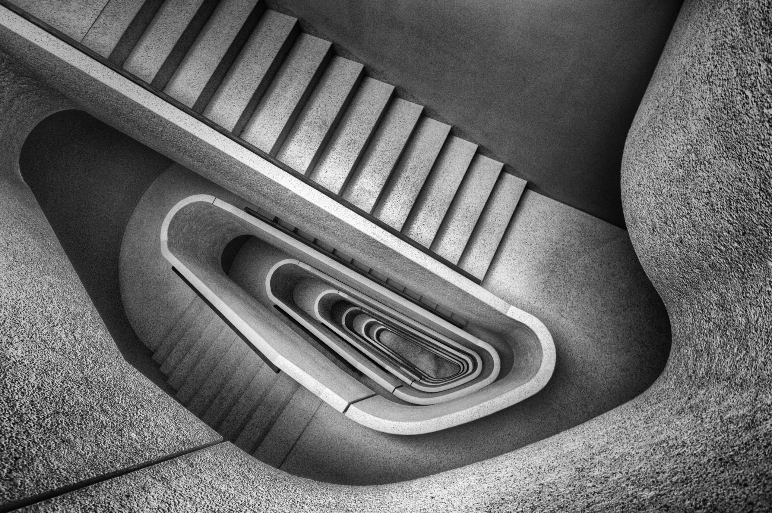 Wandbild (2706) D o w n s t a i r s @ präsentiert: Architektur,Detailaufnahmen,Treppe