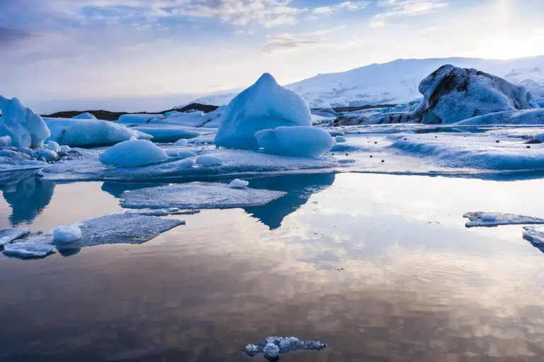 Eisblau