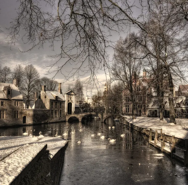  (3068) Bruges in Christmas dress präsentiert:  