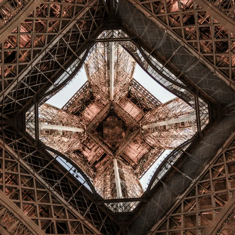  (3325) Paris vertical präsentiert: Architektur, SonstigeTechnik