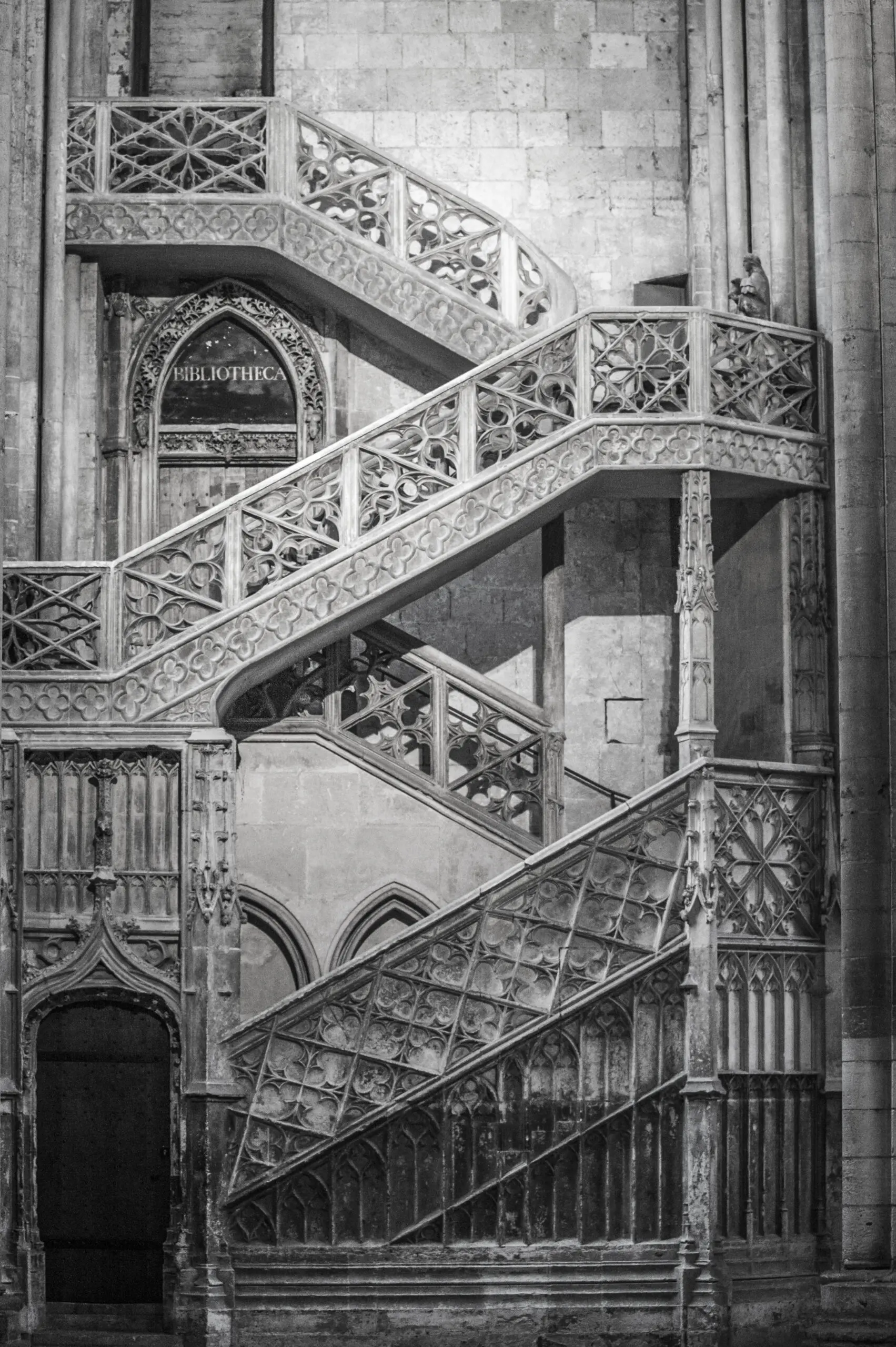 Wandbild (3186) Escalier du ciel präsentiert: Stillleben,Kreatives,Architektur,Detailaufnahmen,Sonstige Architektur,Retro,Sonstige Stillleben,Surrealisch,Surrealismus