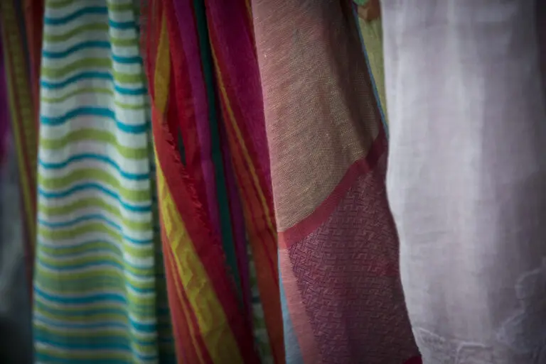  (3314) Colored fabric 3 präsentiert: Details und Strukturen, Sonstige Stillleben, Stillleben