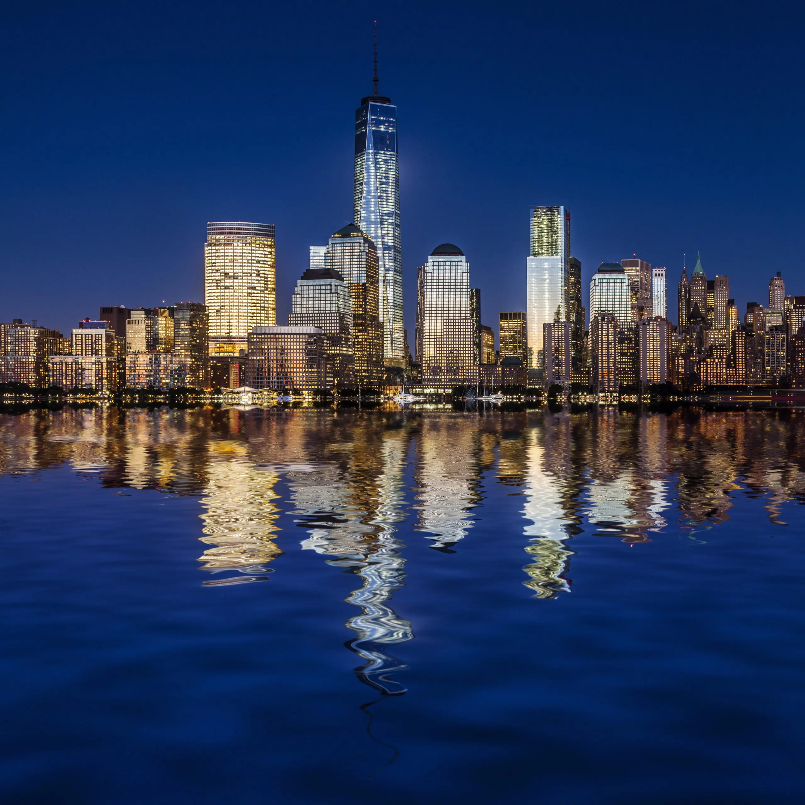Wandbild (4611) Bartuccio A. – Freedom Tower präsentiert: Wasser,Kreatives,Architektur,Landschaften,Häuser,Skylines,Sonstige Architektur,Sehenswürdigkeiten,Amerika,Gewässer,Bäche und Flüsse,Meere,Wasserspiegelungen,Sonstiges Kreatives