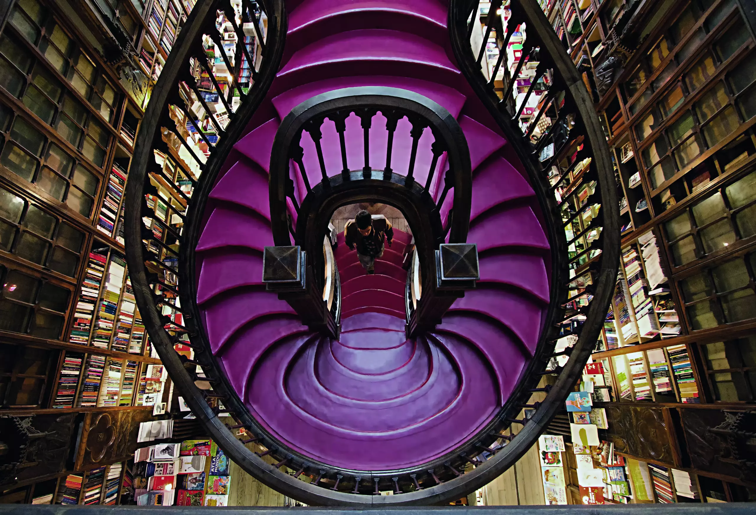 Wandbild (5076) The gate by Filipe P Neto präsentiert: Menschen,Kreatives,Details und Strukturen,Architektur,Häuser,Sonstige Architektur,Treppe,Männer,Sonstiges Kreatives,Architekturdetails