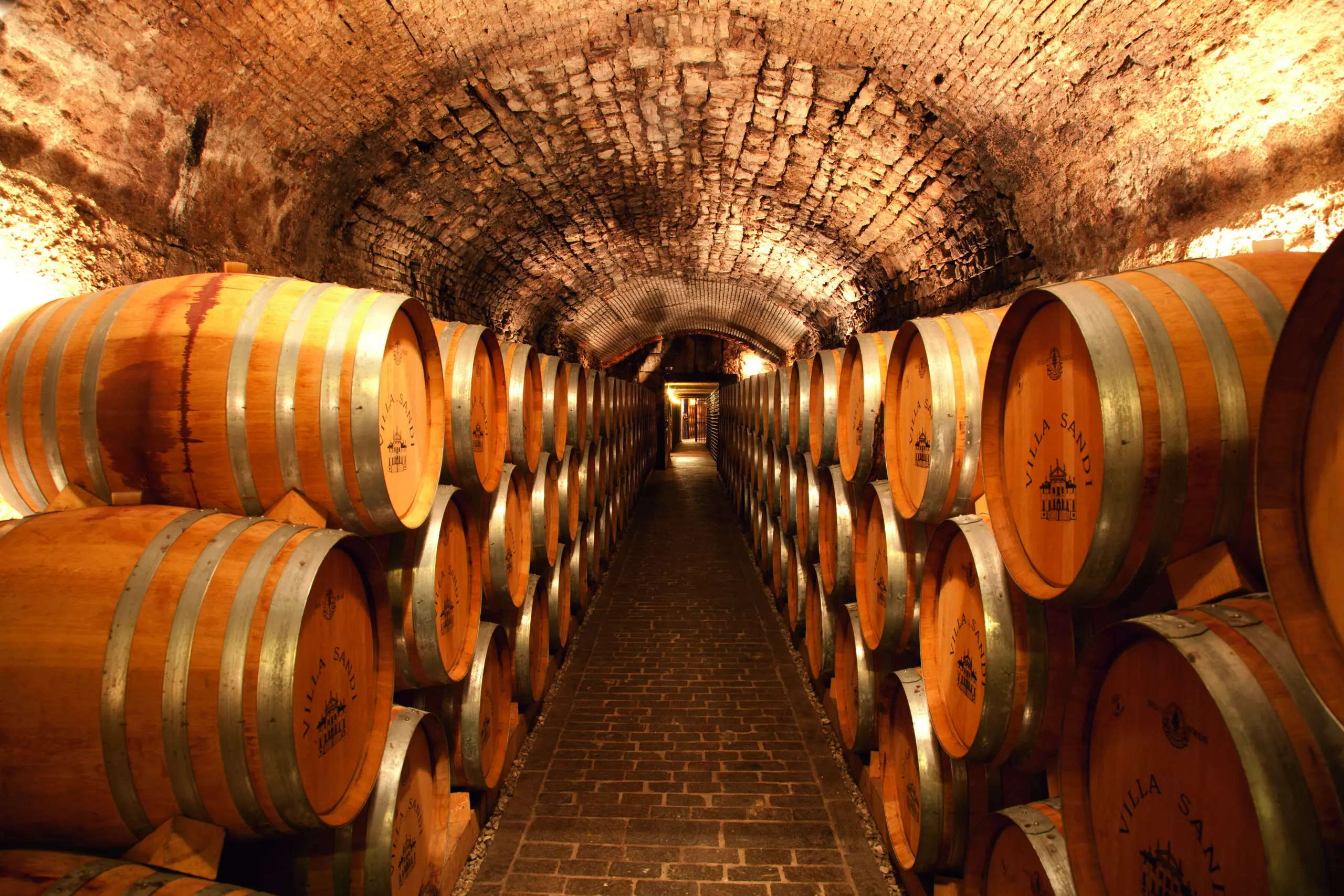 Wandbild (5254) Wine cellar by Stefano Cellai, HUBER IMAGES präsentiert: Kreatives,Details und Strukturen,Architektur,Häuser,Sonstige Architektur,Sehenswürdigkeiten,Sonstiges Kreatives,Holz