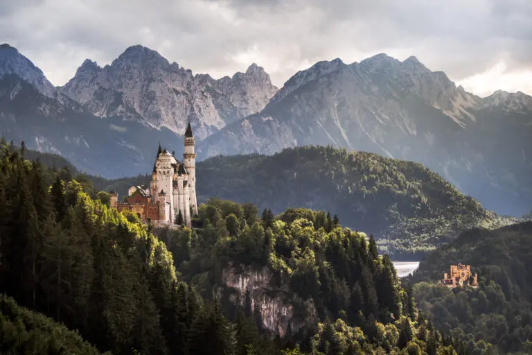 Schloss Neuschwanstein und Hohenschwangau in den bayrischen Alpen