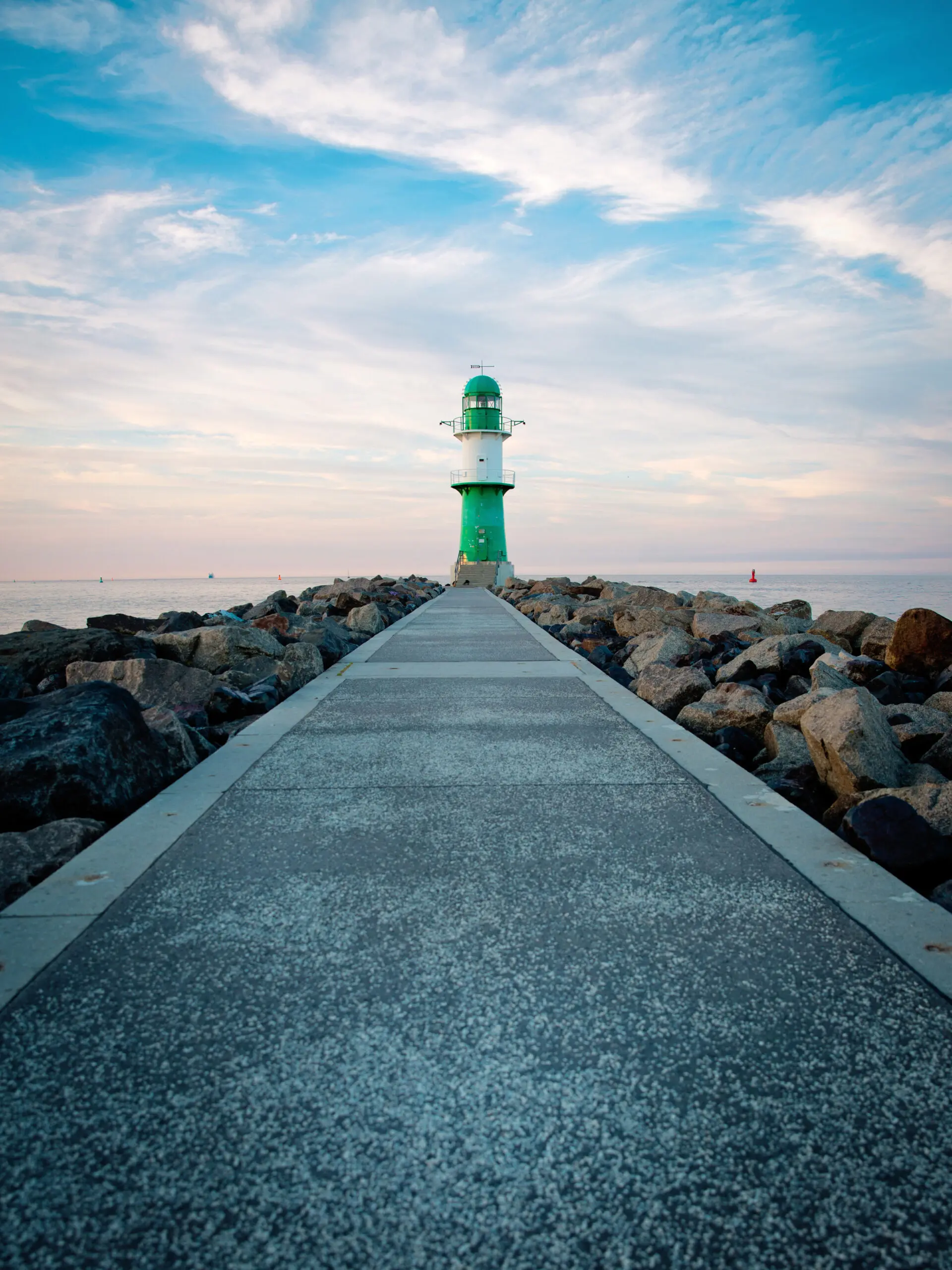 Warnemünde by picture alliance/chromorange