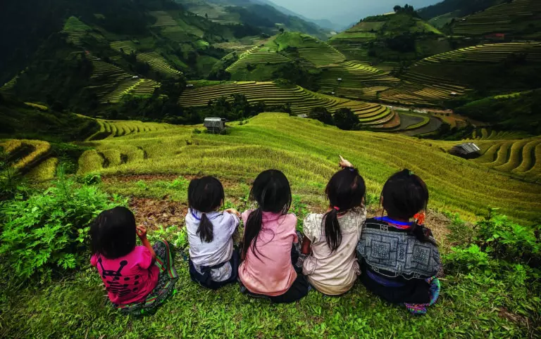  (5577) Children of Vietnam by J.Tkampitakkull, 1x.com präsentiert: Asien, Kinder, Landschaften, Luftaufnahmen, Menschen, Menschengruppen, Natur, Parkanlagen und Gärten, Sonstige Pflanzen