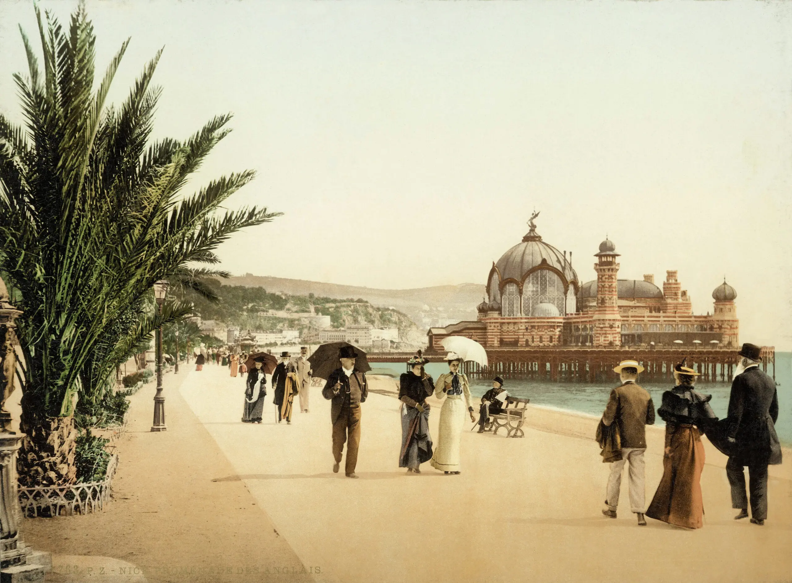 Die Promenade des Angles by pa picture alliance