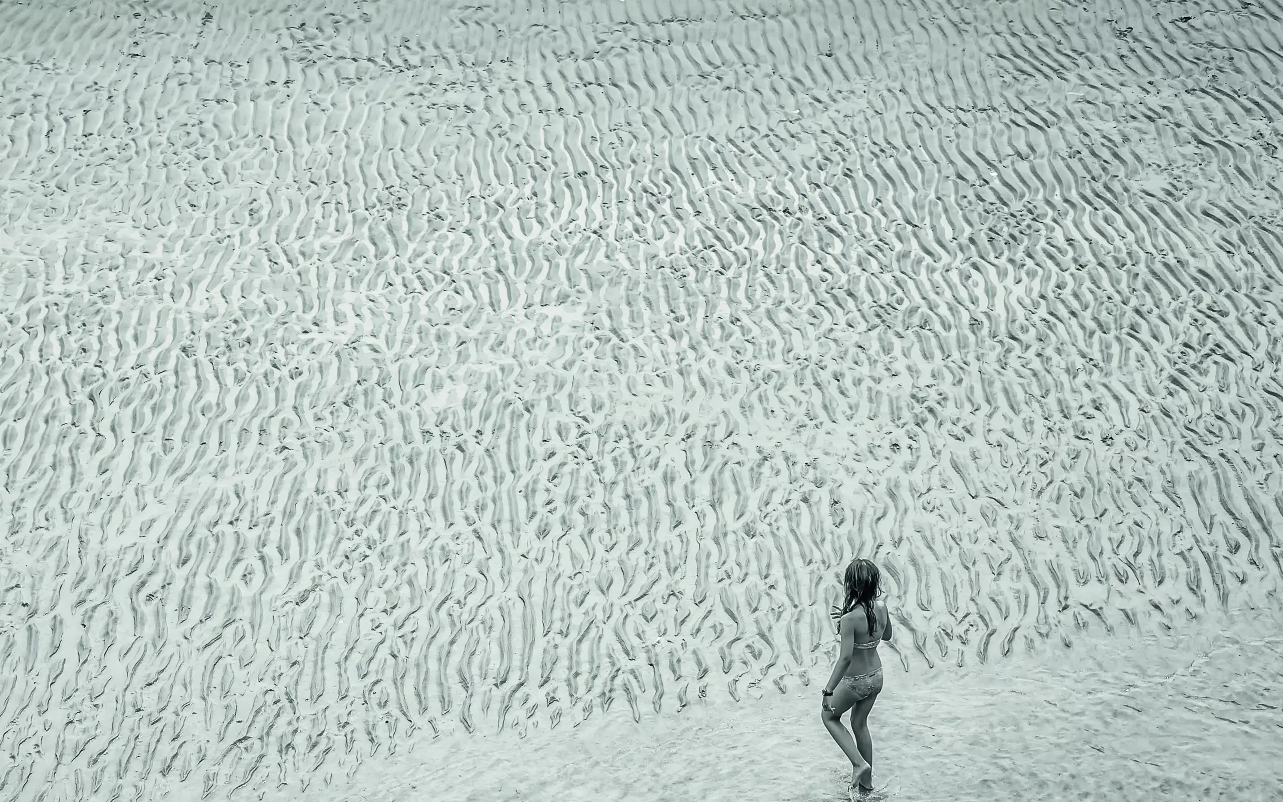 Wandbild (5820) Low tide by Gloria Salgado Gispert,1x.com präsentiert: Menschen,Wasser,Kreatives,Details und Strukturen,Natur,Kinder,Meere,Sonstiges Kreatives,Sonstige Naturdetails