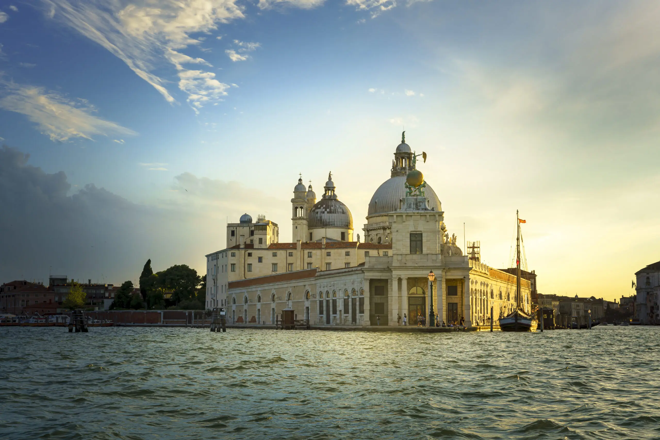 Wandbild (6018) Leaving Venice by Judith Grote präsentiert: Wasser,Architektur,Landschaften,Häuser,Sehenswürdigkeiten,Sommer,Gewässer,Meere