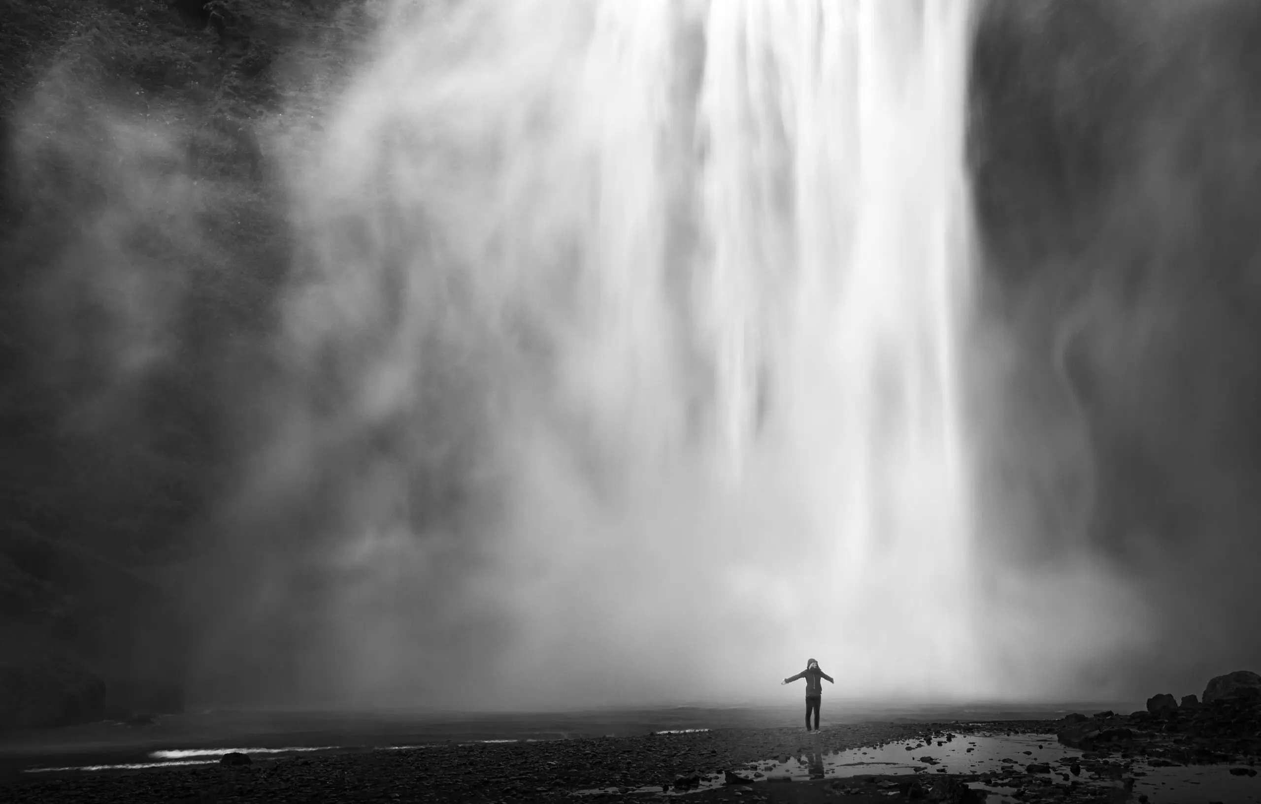 Wandbild (6039) Skogar by Luciano Gaudenzio/HUBER IMAGES präsentiert: Menschen,Wasser,Natur,Landschaften,Berge,Gewässer,Frauen,Wasserfälle