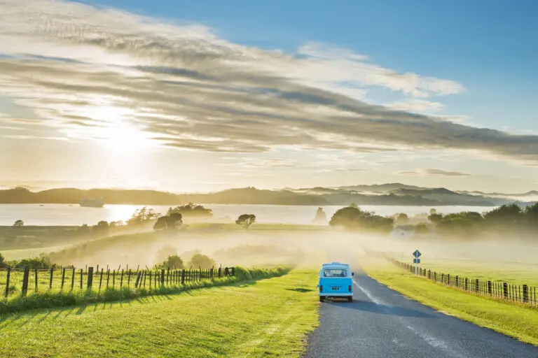  (6047) On the road by Justin Foulkes/HUBER IMAGES präsentiert:  