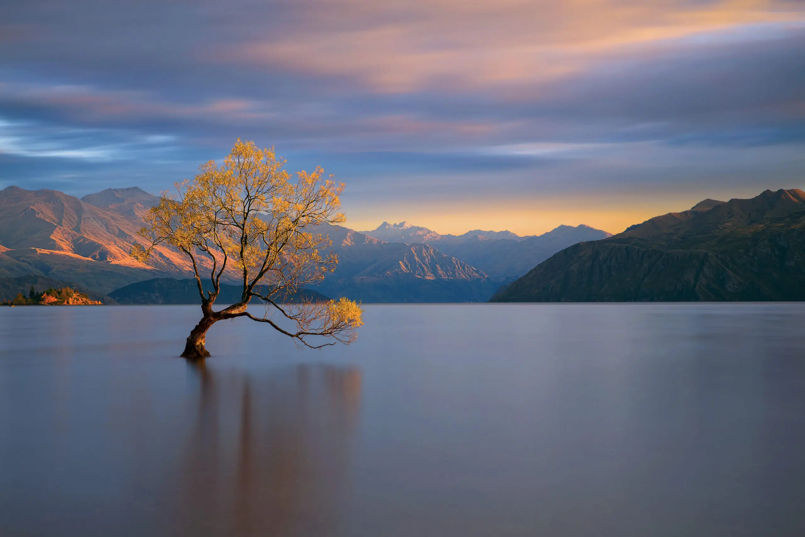 Wandbild (6152) Morning Glow by Renee Doyle,1x.com präsentiert: Wasser,Natur,Landschaften,Berge,Gewässer,Herbst,Seen,Wasserspiegelungen