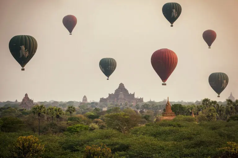  (26830) Balloons Over Bagan by Milton Louiz präsentiert: Architektur, Landschaften, Luftaufnahmen, Natur, Sonstige Architektur