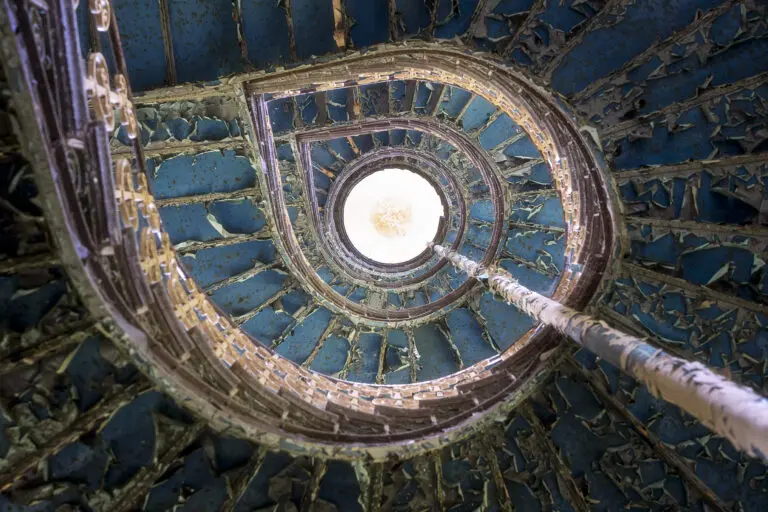  (27038) Blue Staircase by Roman Robroek präsentiert: Architektur, Architekturdetails, Details und Strukturen, Häuser, Kreatives, Sonstige Architektur, Technik, Treppe