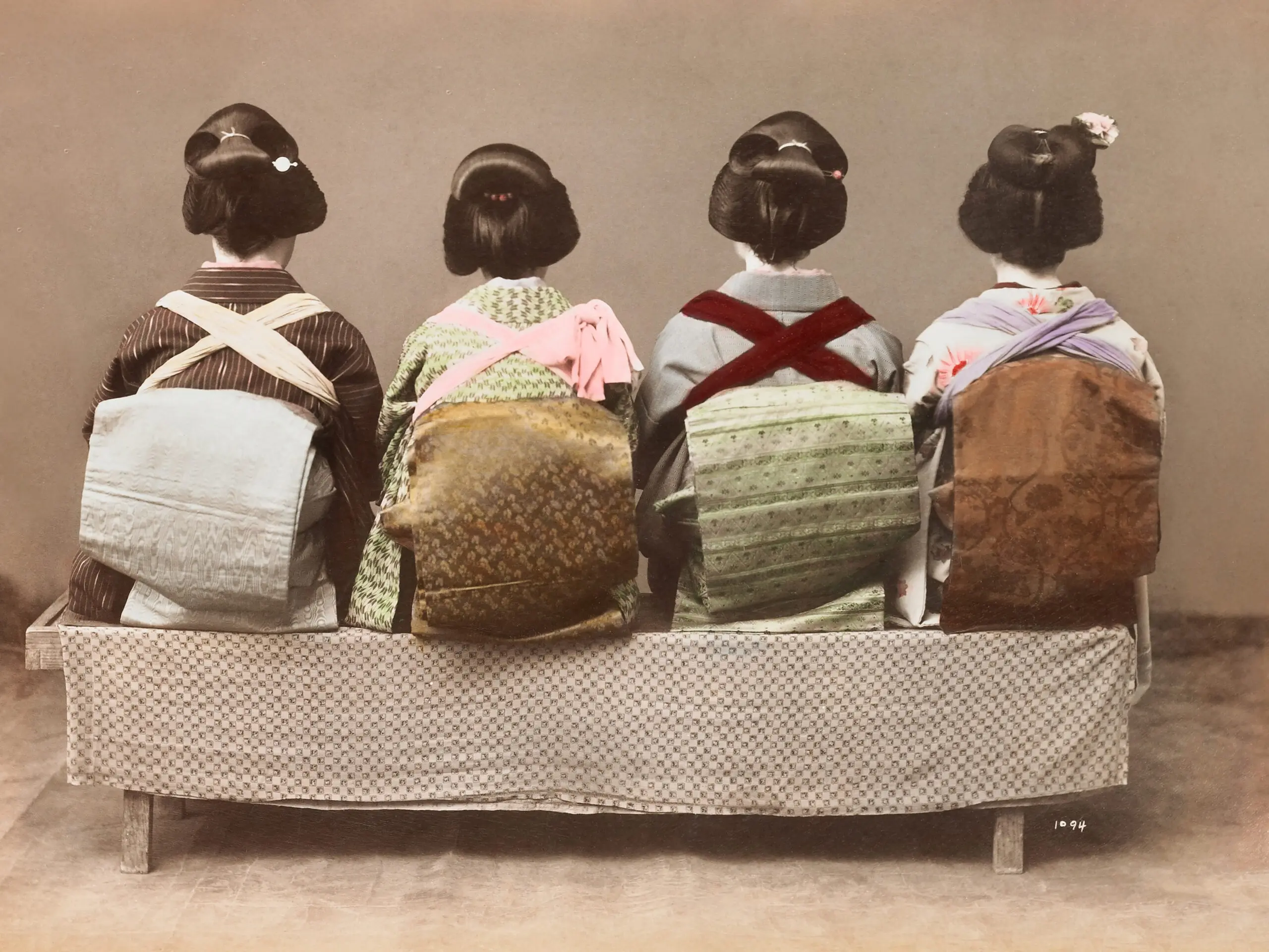 Wandbild (29285) Showing Back Style (19th 20th Century) Japanese Woman Sitting by Kimbei präsentiert: Menschen,Kreatives,Frauen,Sonstiges Kreatives