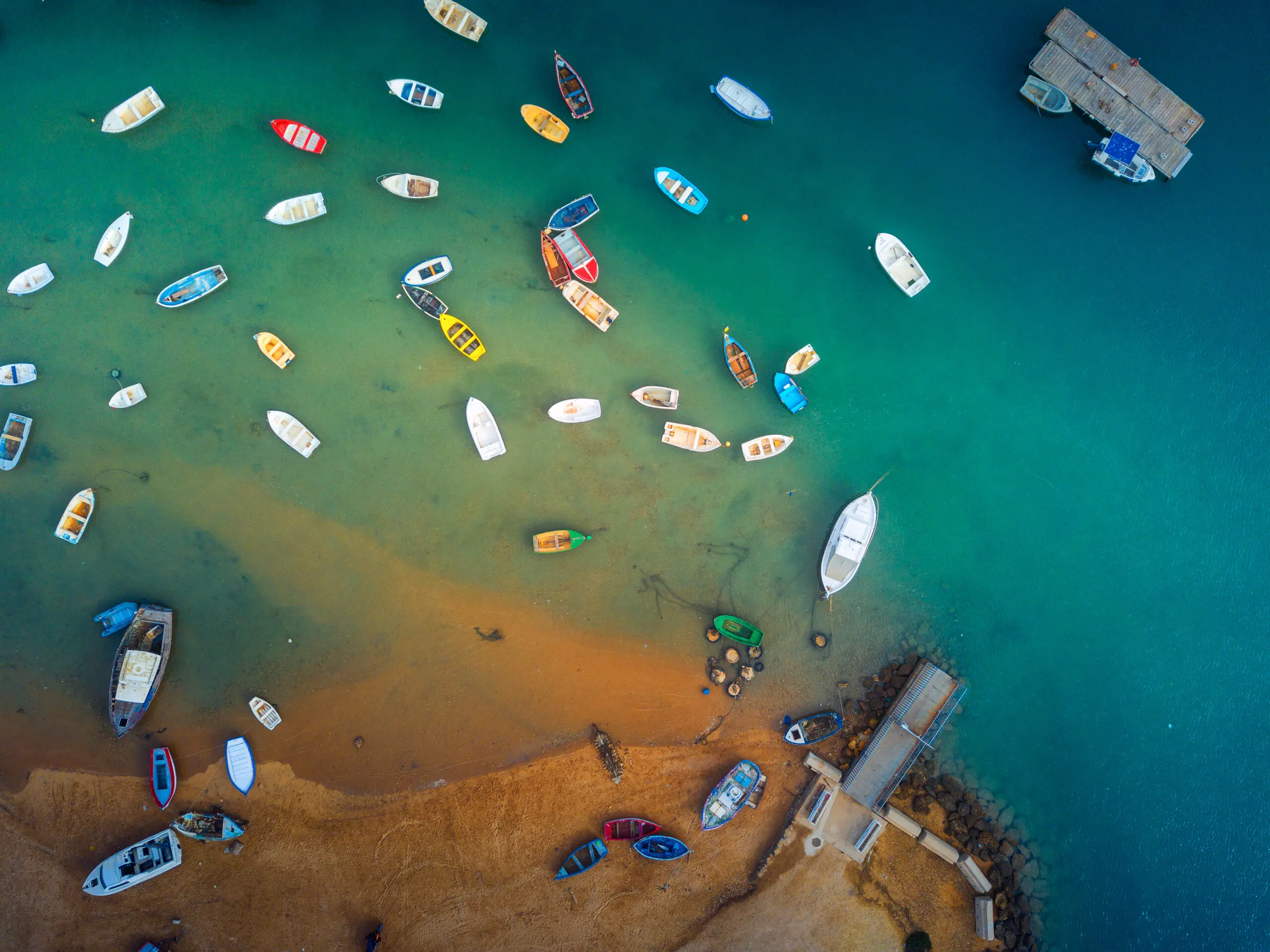 Wandbild (30174) Colorful Boats In Bay by Josema Martin Espinar präsentiert: Wasser,Kreatives,Abstrakt,Natur,Meere,Stege,Sonstiges Kreatives